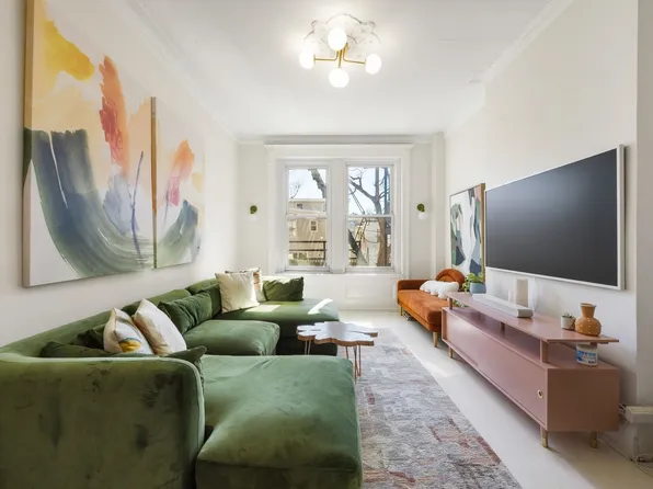 289 5 8th Street image 1 of 32