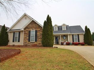 3683 Wood Cove Dr, High Point, NC 27265