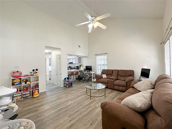 4th image of 403 Cedarwood Dr Unit 403