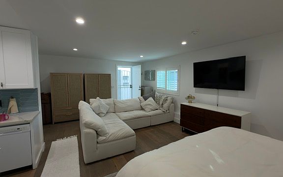 4th image of 423 Iris Ave #C