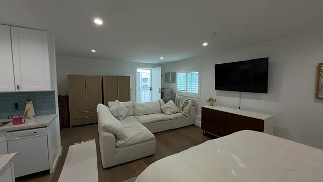 423 Iris Ave #C — Photo 4