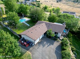 924 N Scenic Dr, Yakima, WA