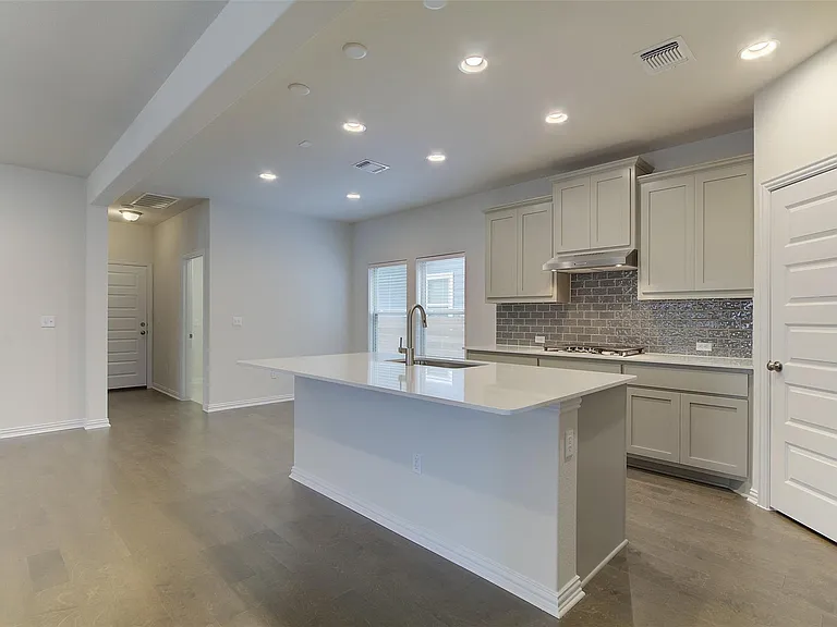 8729 Belknap Rd — Photo 9