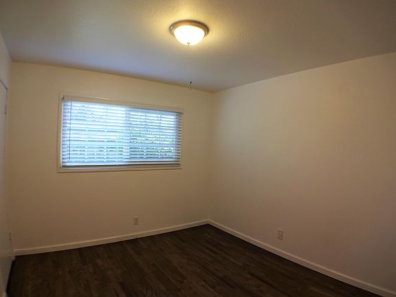 5th image of 708 Douglas Ln