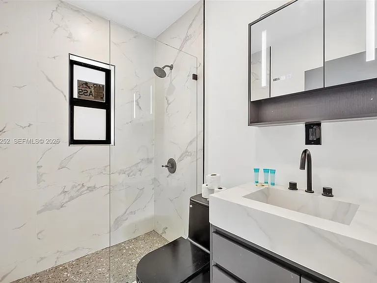 501 NW 46th St — Photo 14