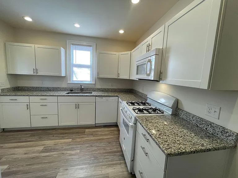 2998 Indianola Ave — Photo 6
