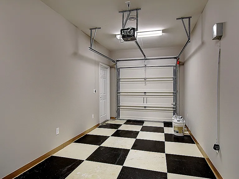 209 University Pkwy #10 — Photo 29