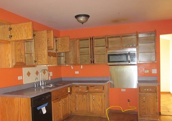3rd image of 1735 E 225th St