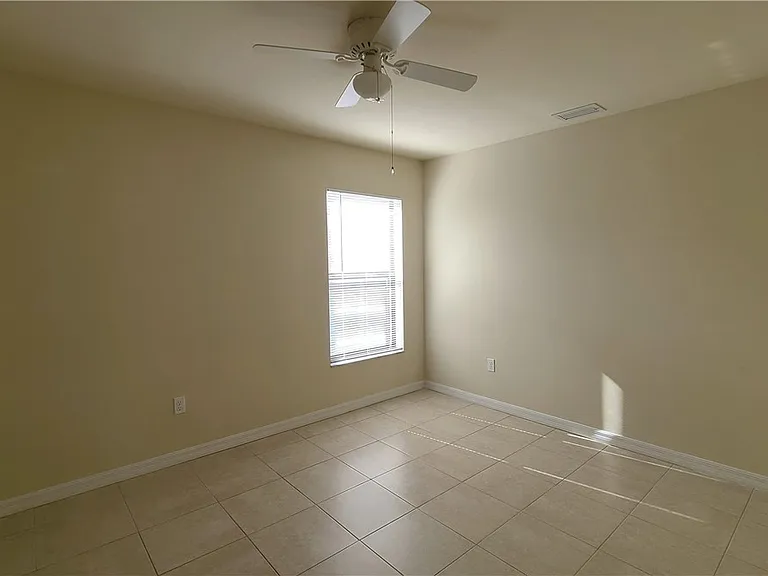 115 SE 12th Ter #115 — Photo 18