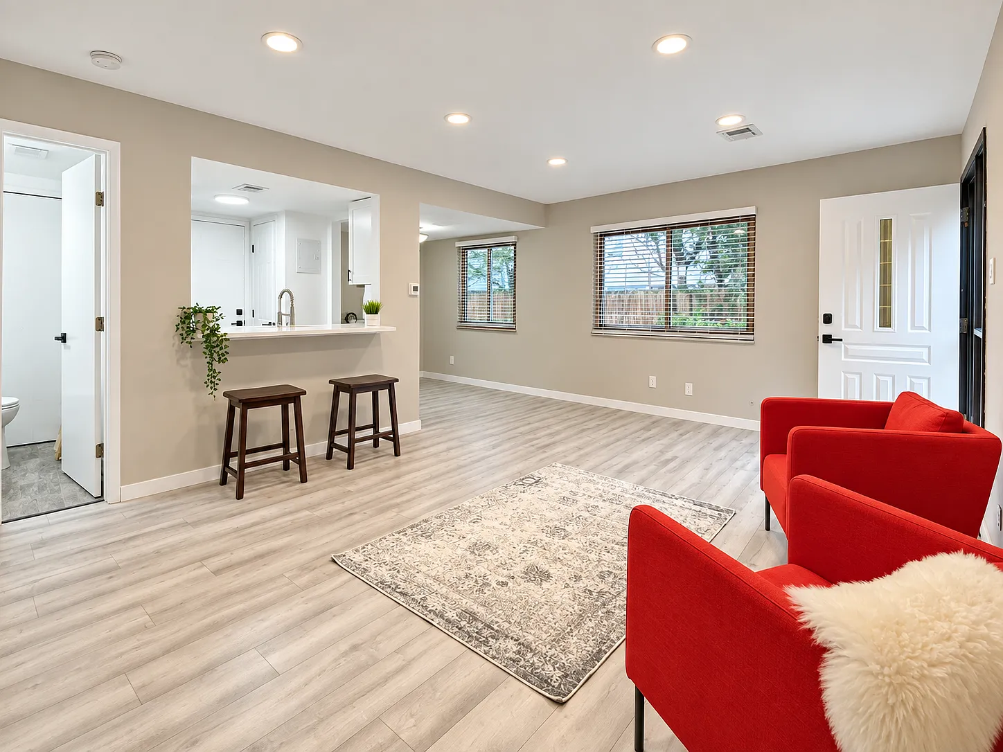 1250 S Monaco Pkwy — Photo 4