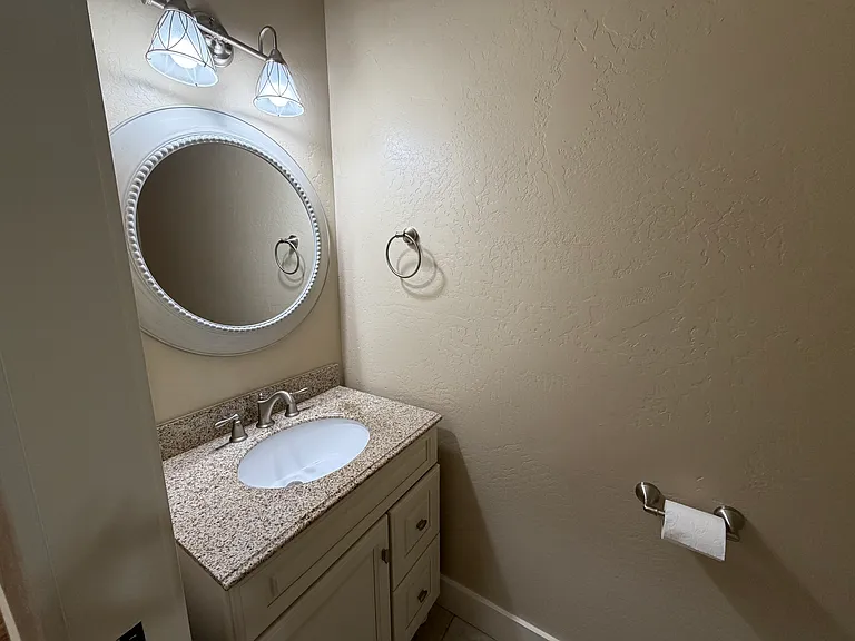 815 Parkway Dr — Photo 36