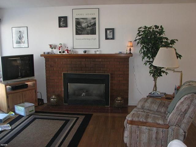2nd image of 422 Parkway Dr