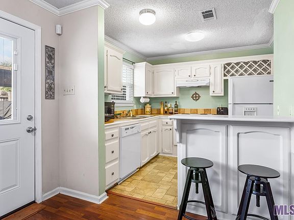 5th image of 9847 Siegen Ln