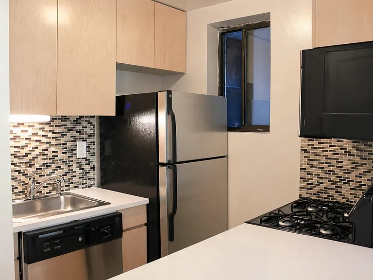 306 Mott St #3B — Photo 4