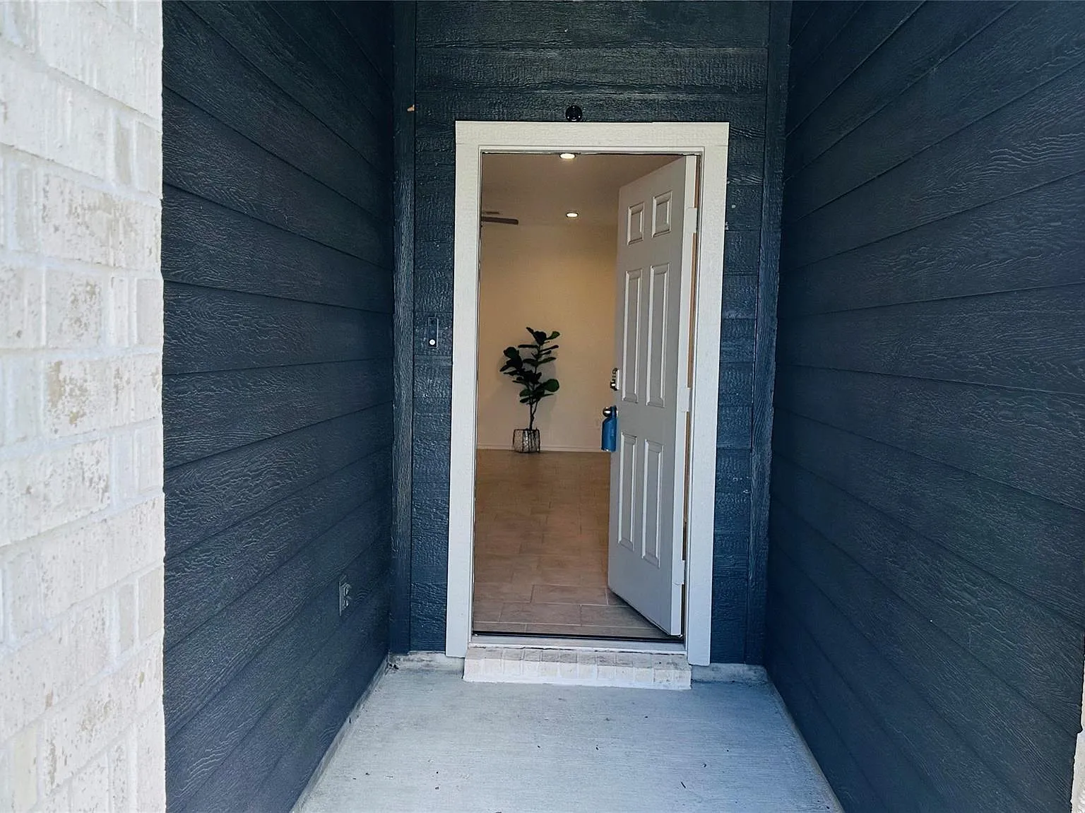 3 bed, 2.0 bath, 1448 sqft, $2,000 — Photo 4