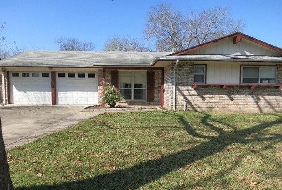1st image of 109 Valley Oak Dr