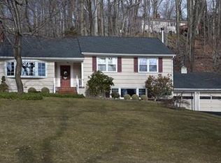 29 Raynor Rd, Morristown, NJ 07960