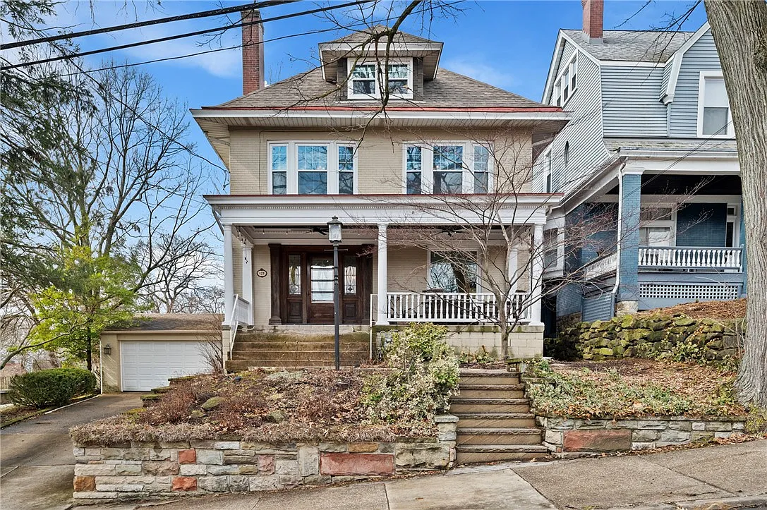 125 Dewey St photo 1