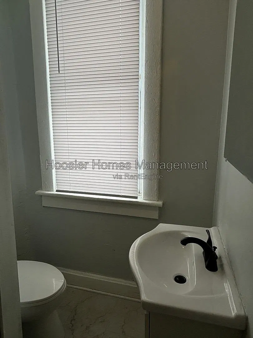 2 bed, 1.0 bath, 750 sqft, $1,050 — Photo 3