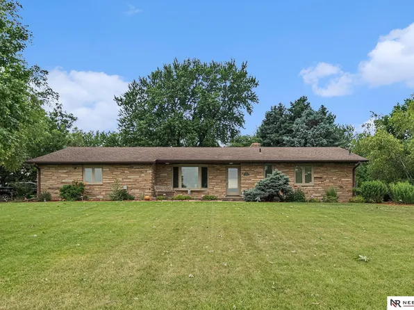 1221 Beechcraft Rd, Lincoln, NE 68527