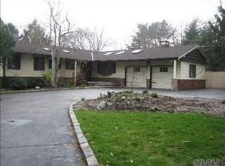 219 Pidgeon Hill Rd, Huntington Station, NY 11746