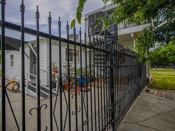 3rd image of 417 Maple St