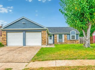1609 Country Ln, Arlington, TX 76018
