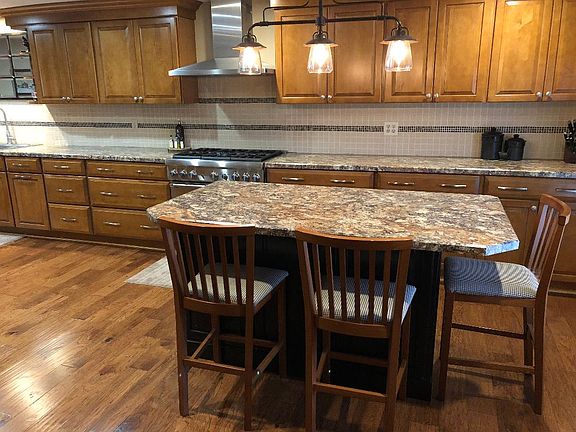 4th image of 60 Lillis Ln