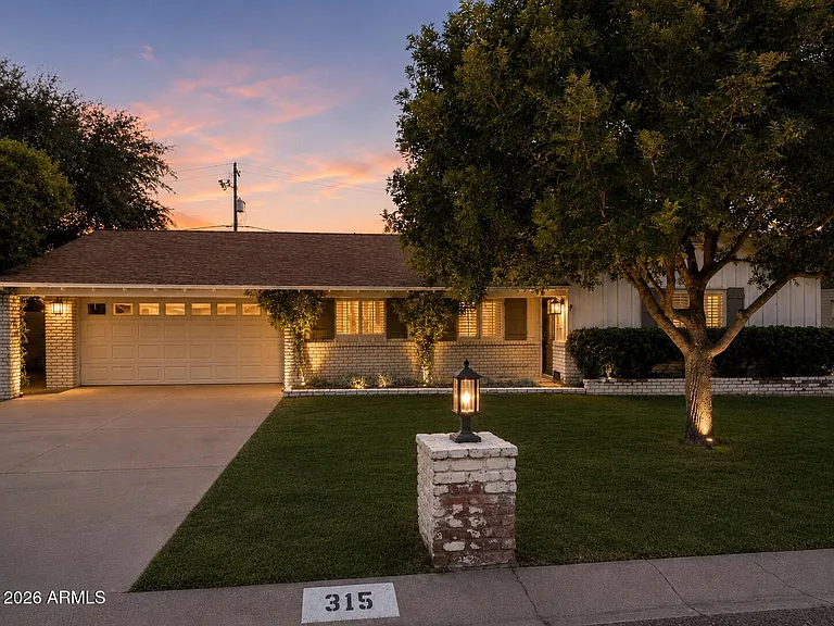 315 E Keim Dr — Photo 1