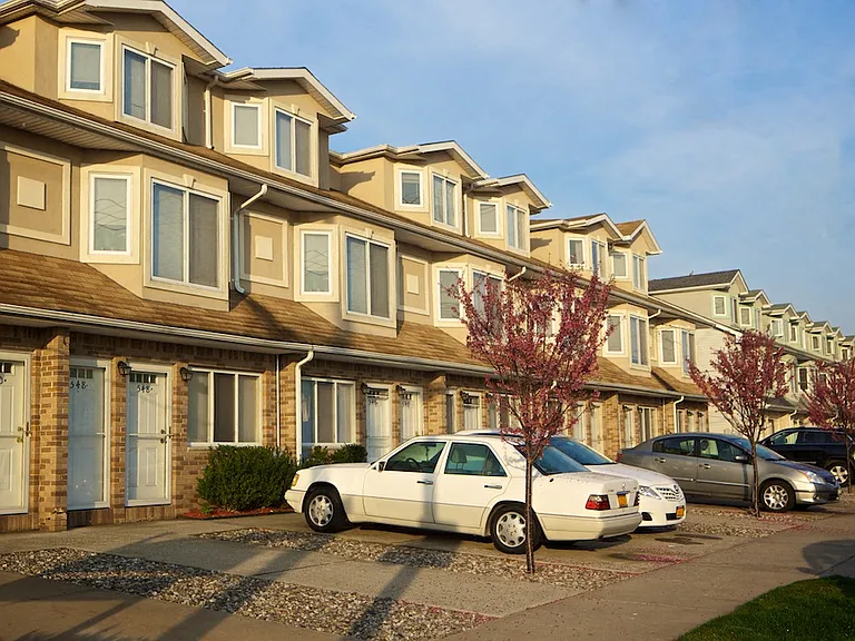 Seaview Apartments — Photo 2