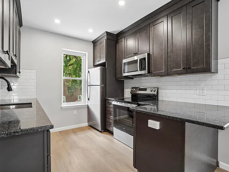 405 School St #2 — Photo 5