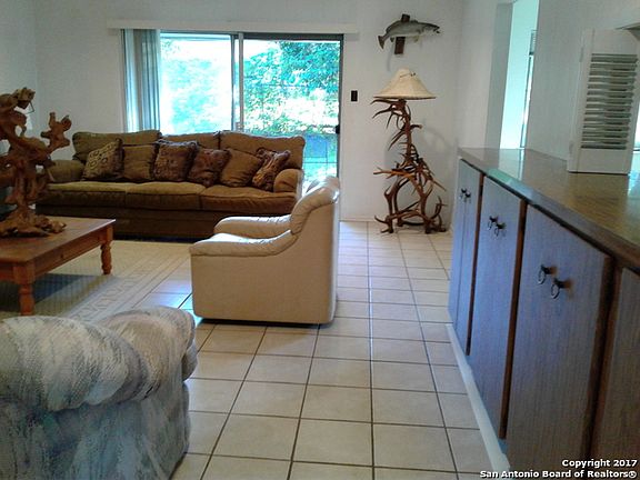 4th image of 122 E Silver Sands Dr