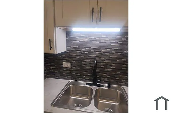 Building Photo - 1323 S Spaulding Ave #2R