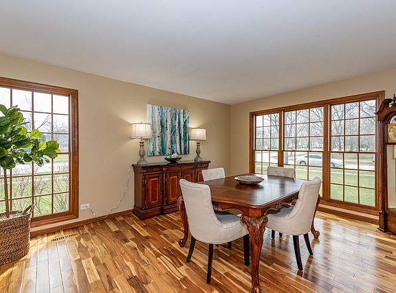 3rd image of 83 Saint Clair Ln