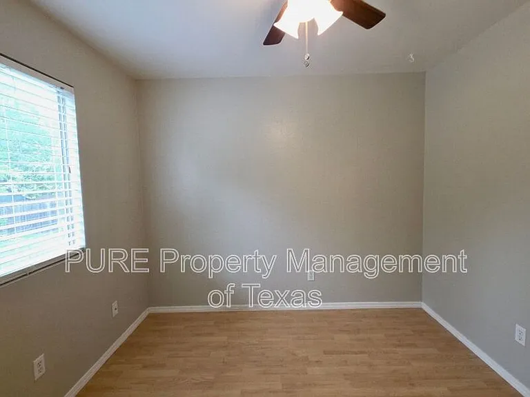 8508 Romney Rd — Photo 14