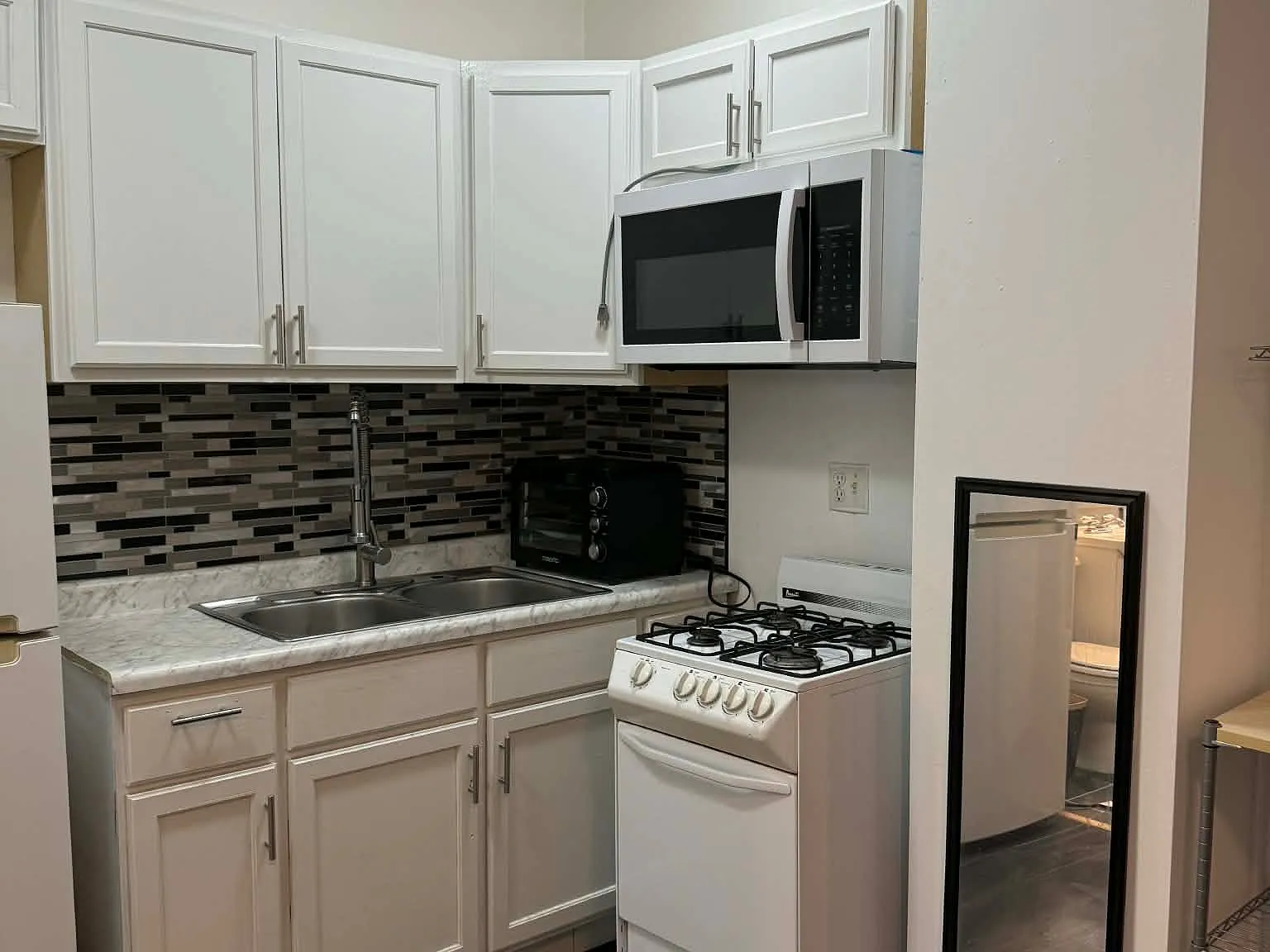 Studio, 350 sqft, $1,150 — Photo 3