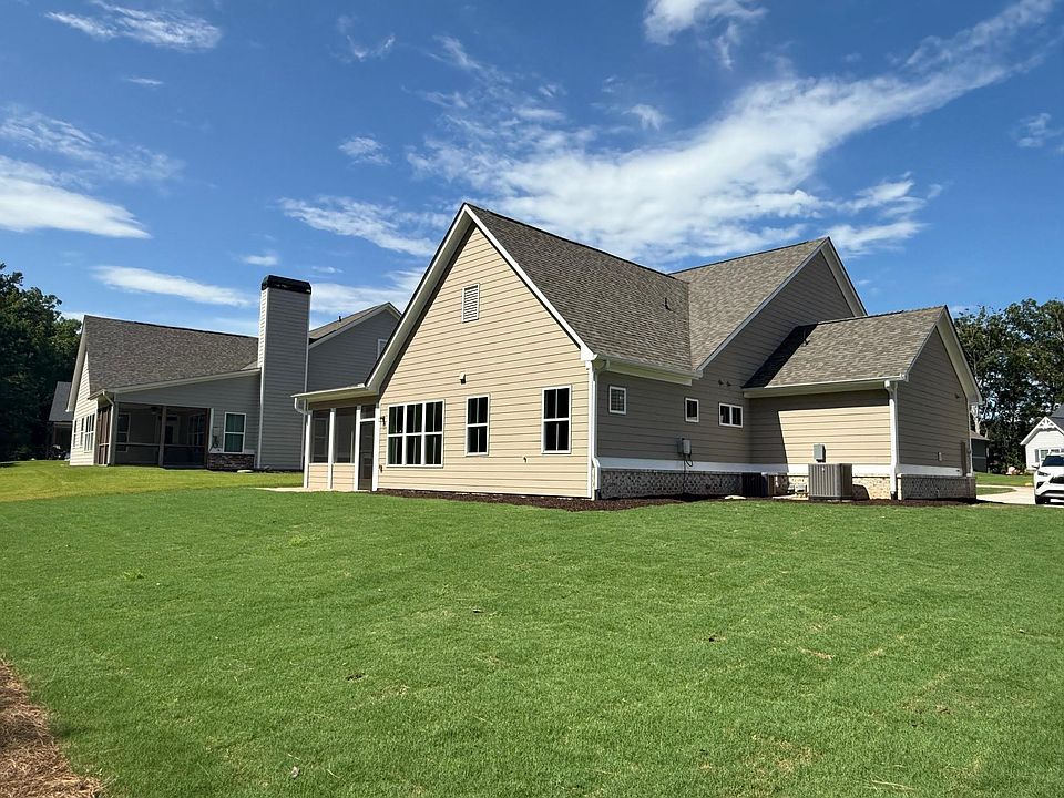 2nd image of 1431 Lake Dr