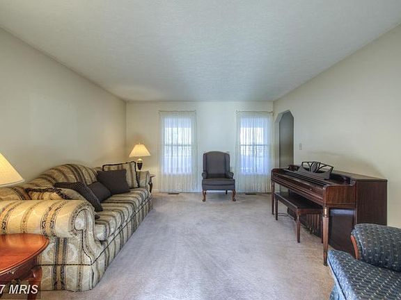 3rd image of 120 Oakwood Dr