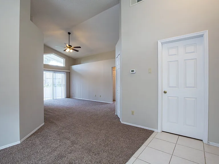 338 Lakebreeze Cir — Photo 3