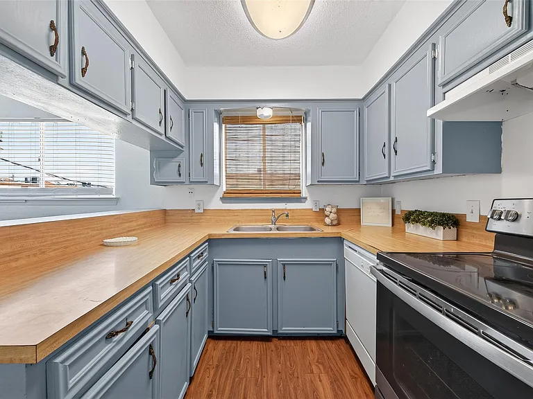 7714 Renwick Dr #D13 — Photo 9