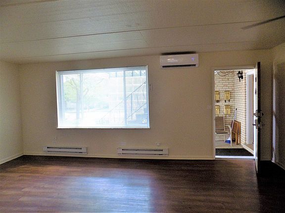 3rd image of 511 Hyacinth Pl #511