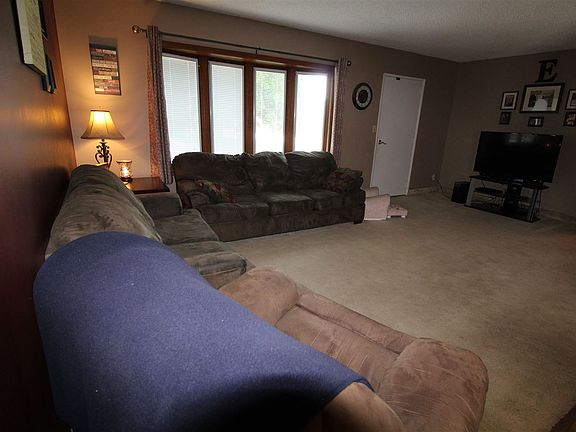 2nd image of 811 Miller St