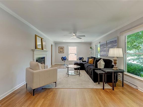 4th image of 2103 Briarwood Dr