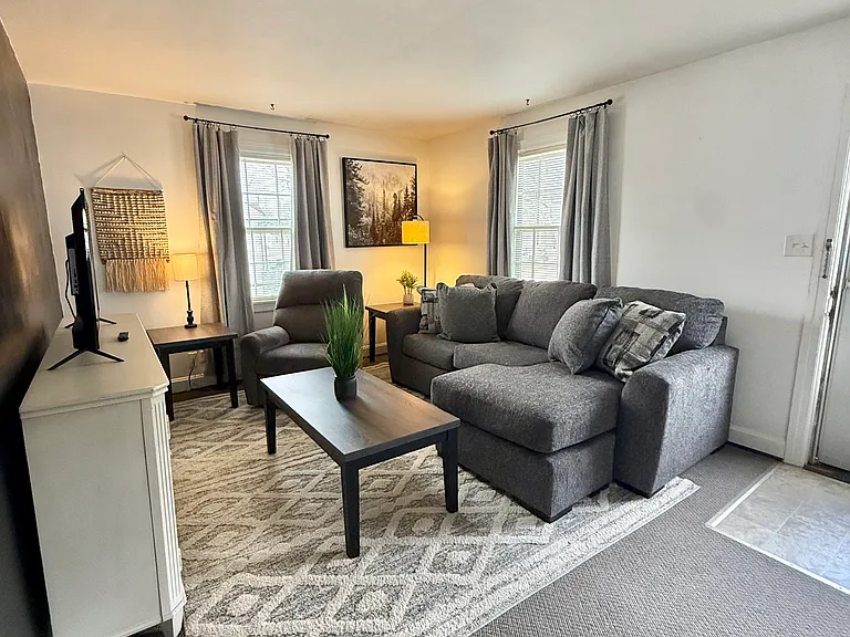 2610 W Victory Ct — Photo 3