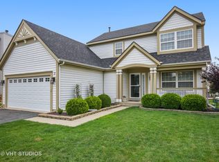 3 S Lakewood Ct, South Elgin, IL 60177