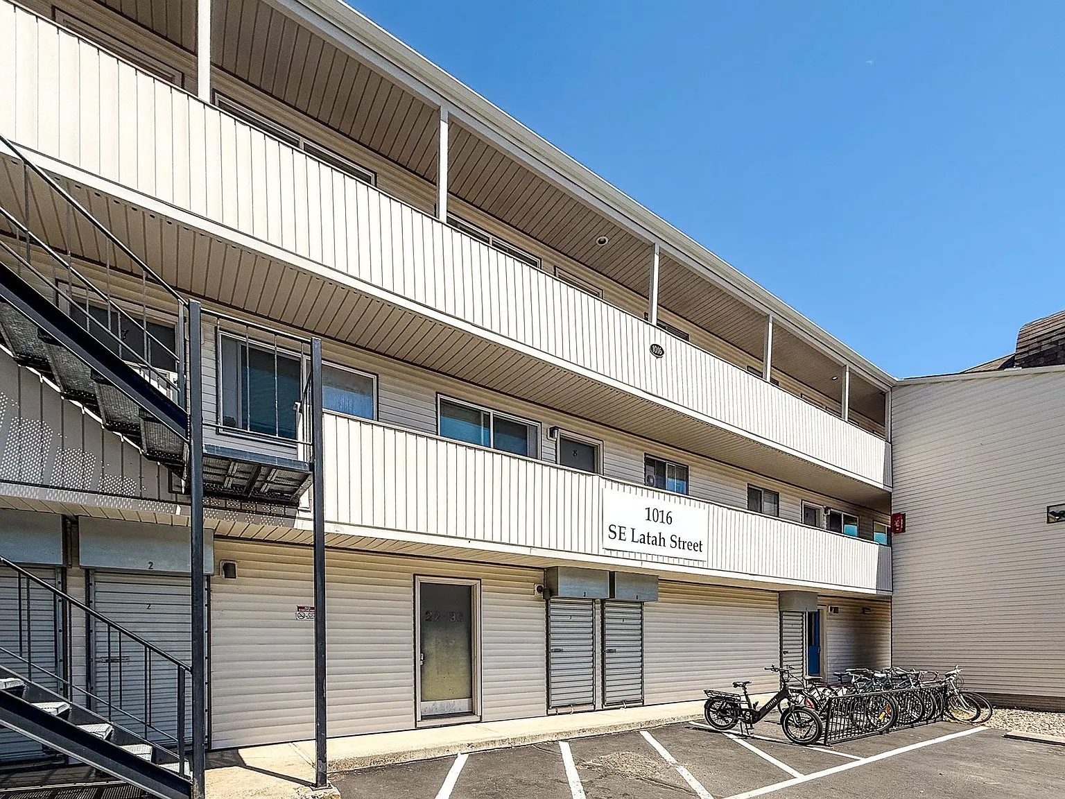 Latah Apartments — Photo 2