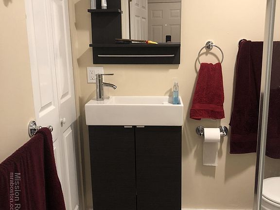 5th image of 35 Ellingwood St #1R