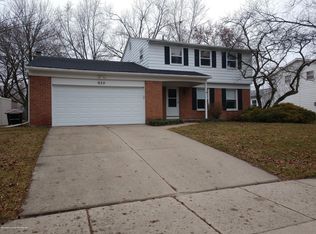 930 Meadowview Ln, Lansing, MI 48917
