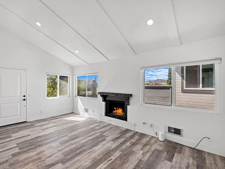 226 Avenida De La Grulla — Photo 3