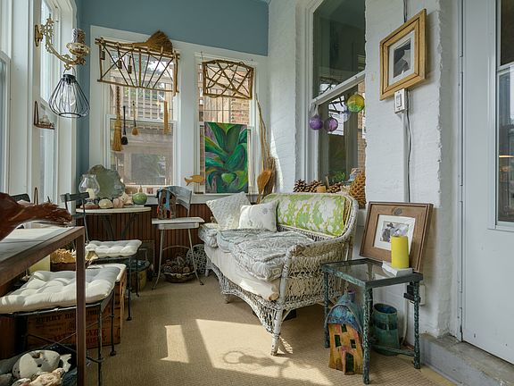 3rd image of 2627 N Mozart St #1